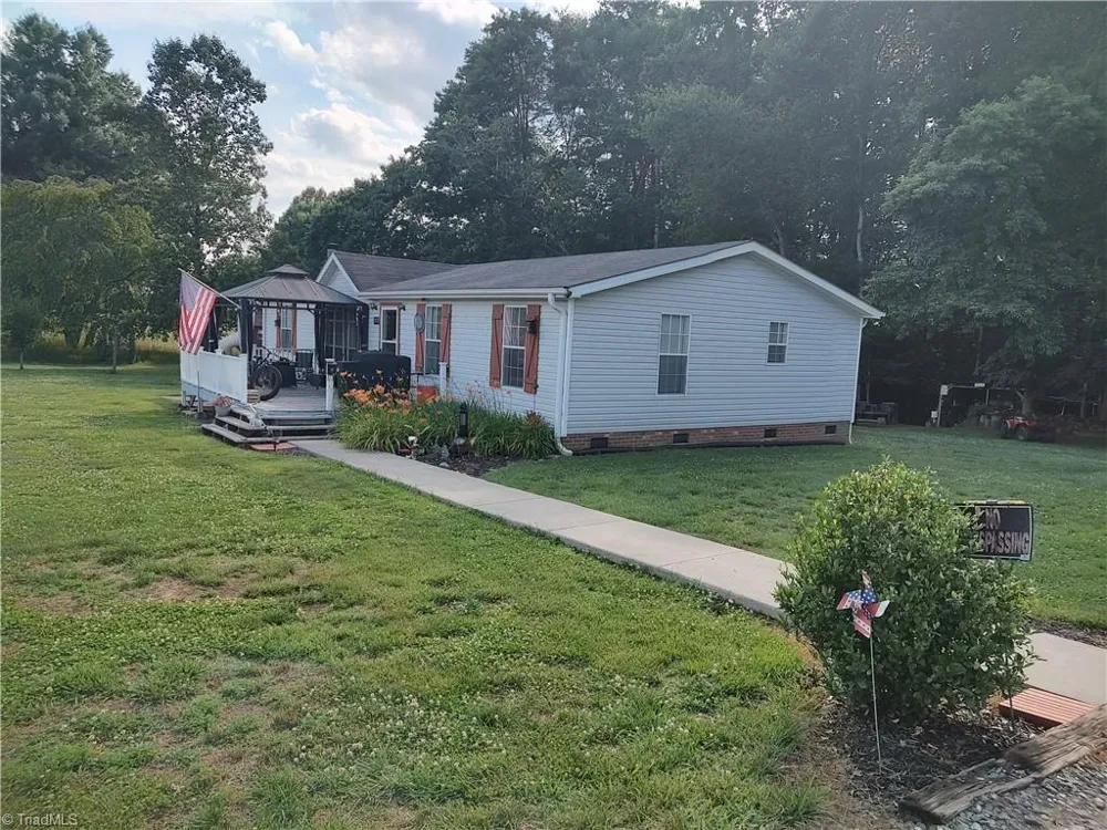 1090 Chestnut Grove Road King, NC 27021