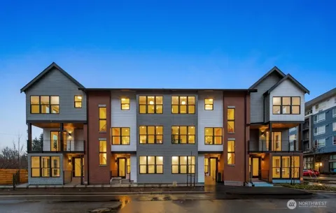 695 NW Locust ST (Homesite #9)