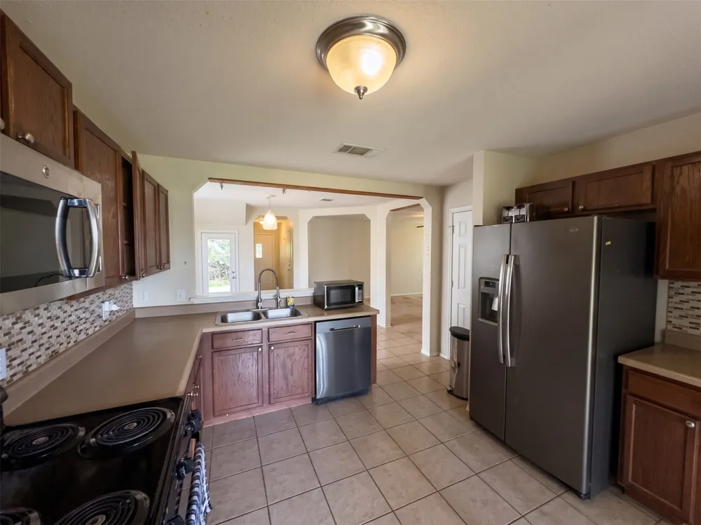 12512 La Paz Lane Del Valle, TX 78617