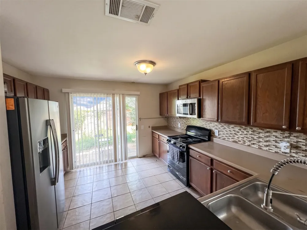 12512 La Paz Lane Del Valle, TX 78617