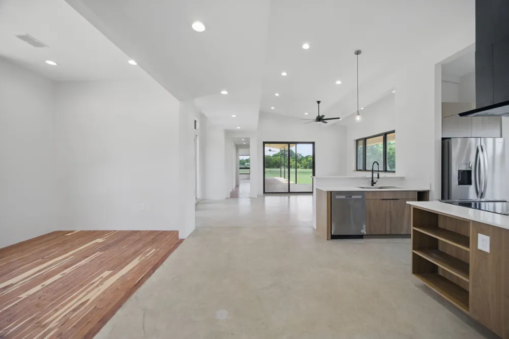 1800 Man O War Drive Del Valle, TX 78617