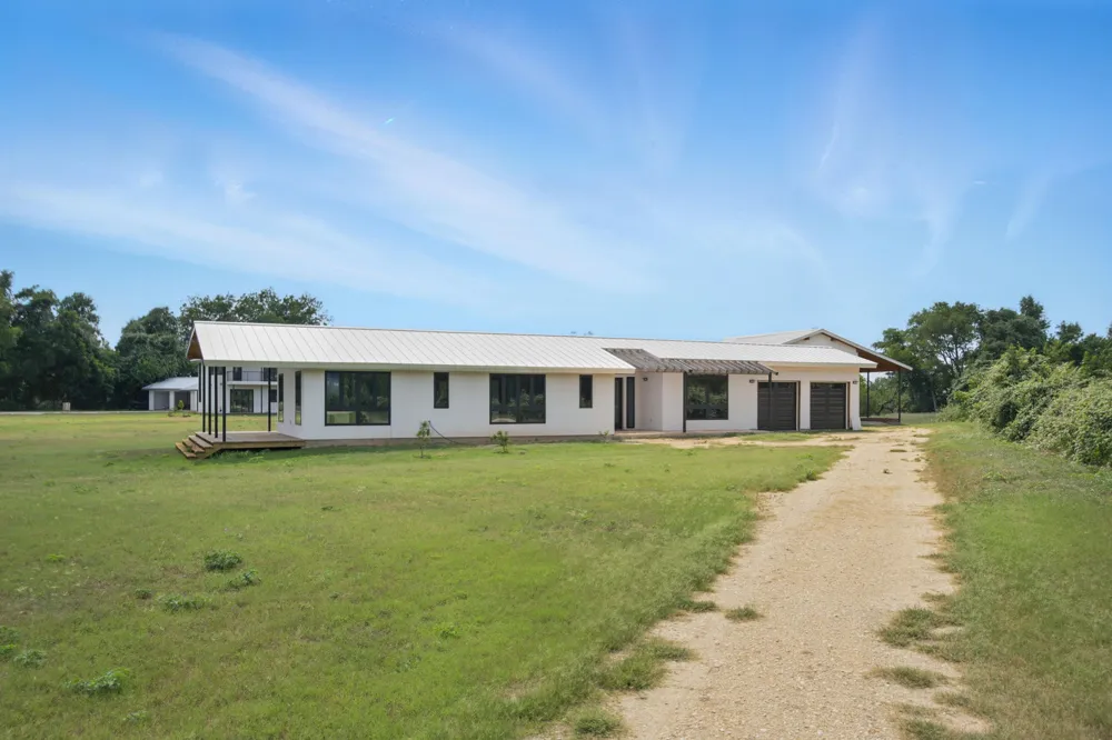 1800 Man O War Drive Del Valle, TX 78617