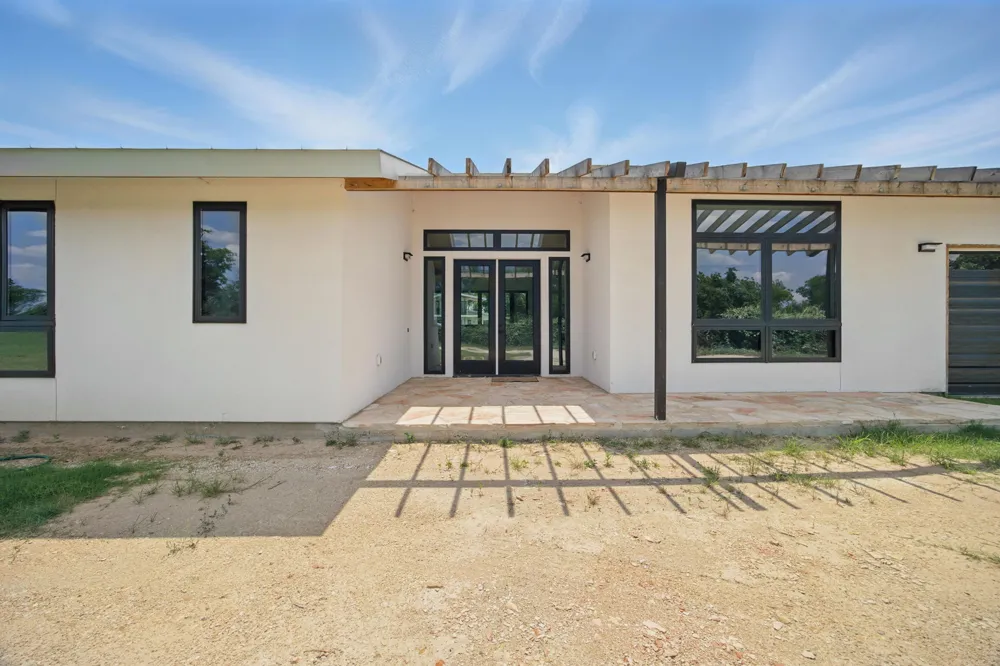 1800 Man O War Drive Del Valle, TX 78617