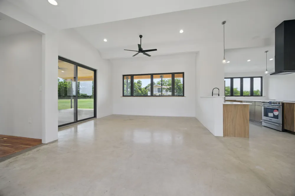 1800 Man O War Drive Del Valle, TX 78617