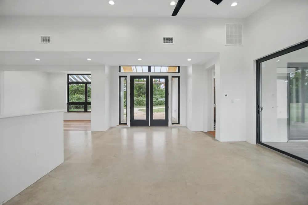 1800 Man O War Drive Del Valle, TX 78617