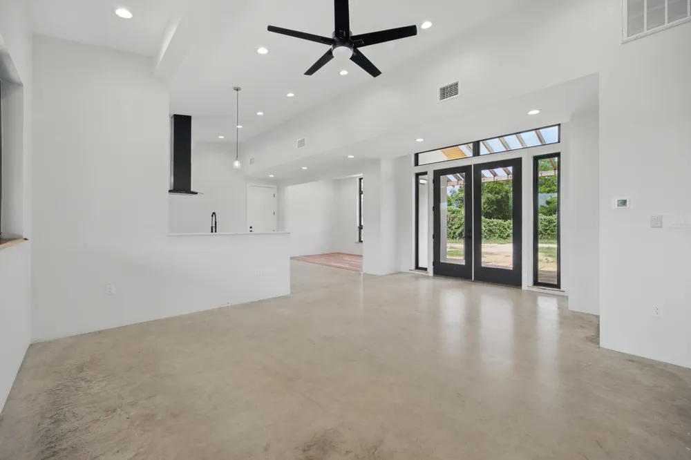 1800 Man O War Drive Del Valle, TX 78617