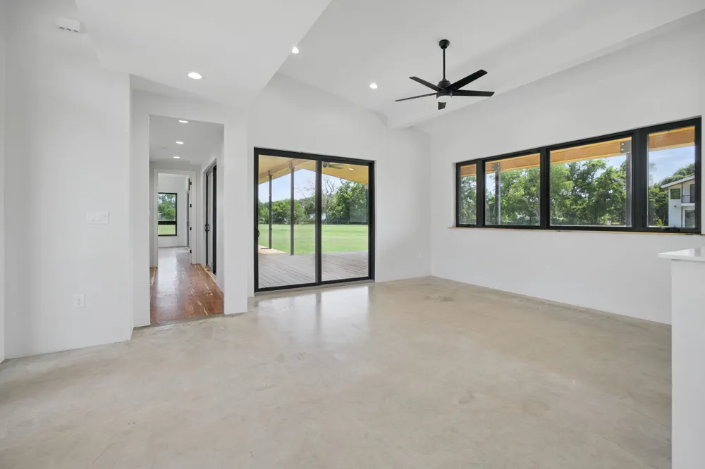 1800 Man O War Drive Del Valle, TX 78617