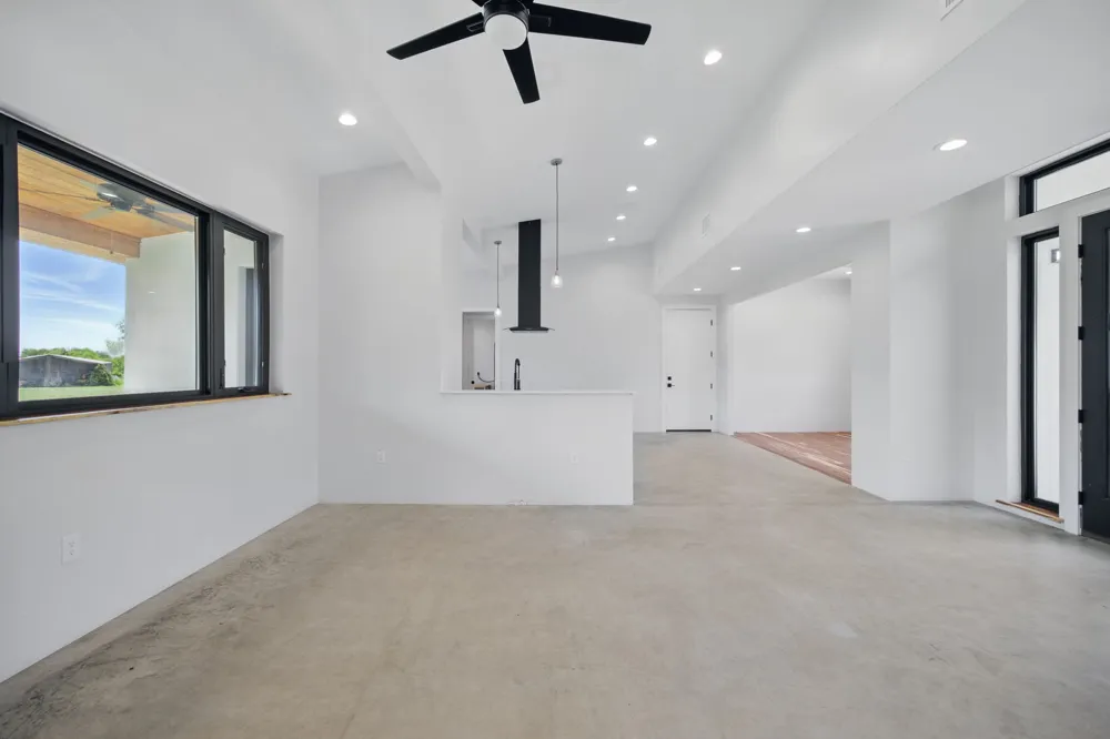 1800 Man O War Drive Del Valle, TX 78617
