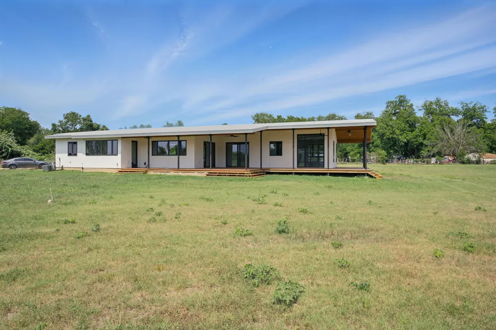 1800 Man O War Drive Del Valle, TX 78617