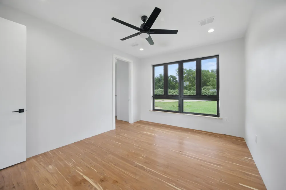 1800 Man O War Drive Del Valle, TX 78617
