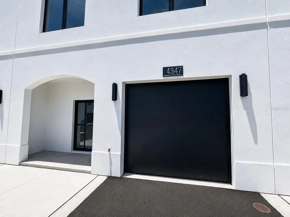 4347 CAMBIO GARDENS COURT Tampa, FL 33610