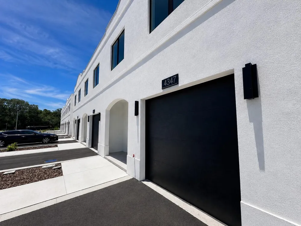 4347 CAMBIO GARDENS COURT Tampa, FL 33610