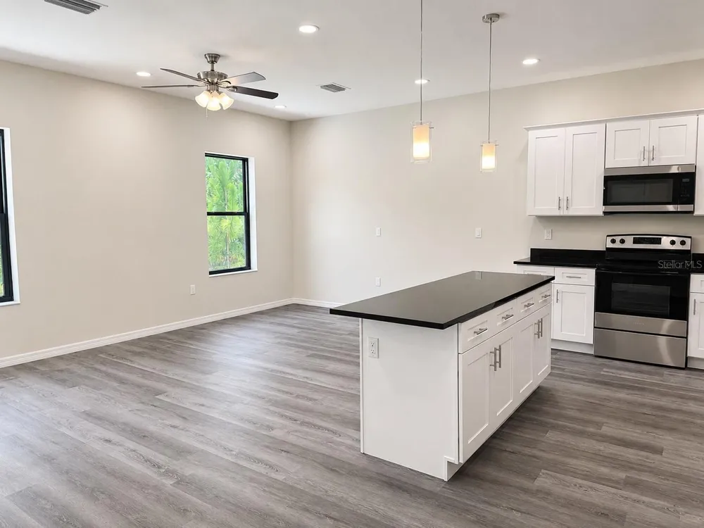 4347 CAMBIO GARDENS COURT Tampa, FL 33610