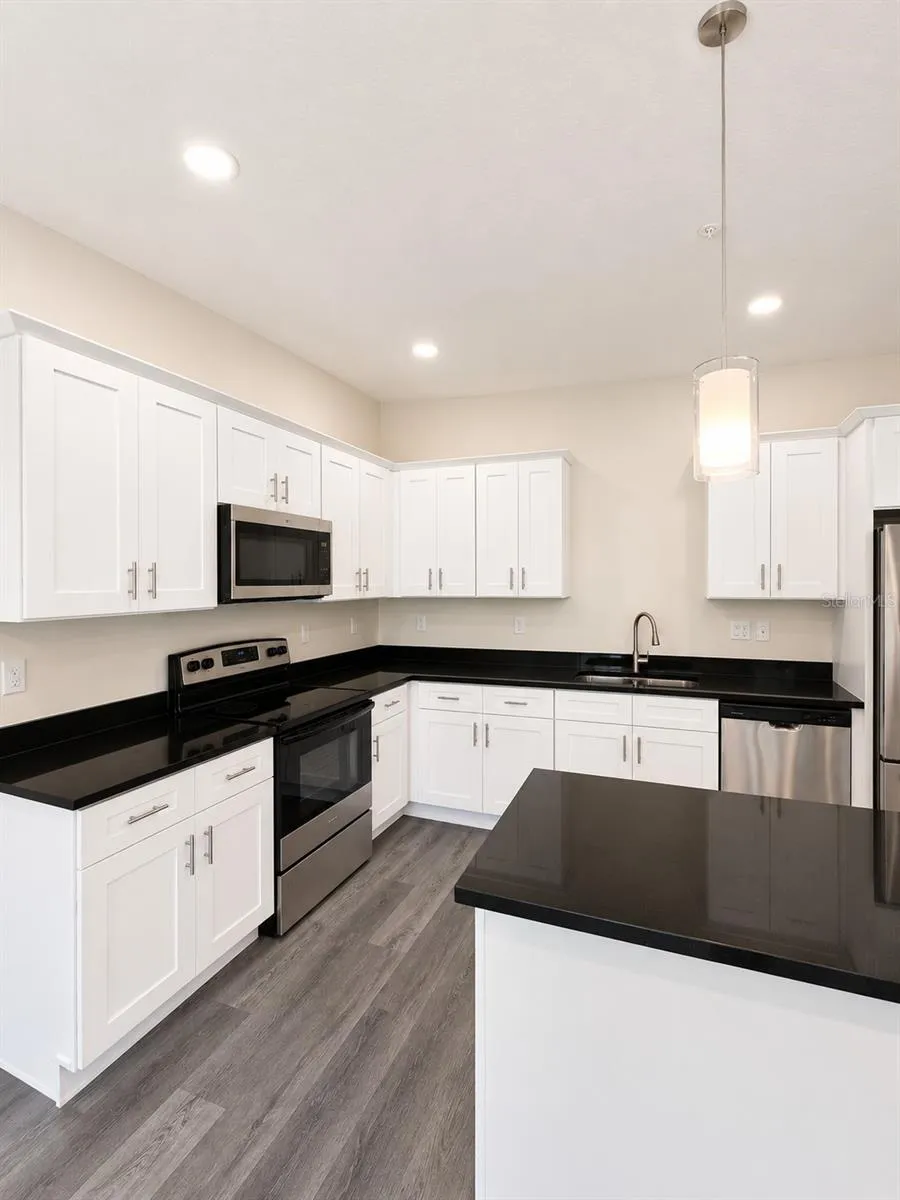 4347 CAMBIO GARDENS COURT Tampa, FL 33610