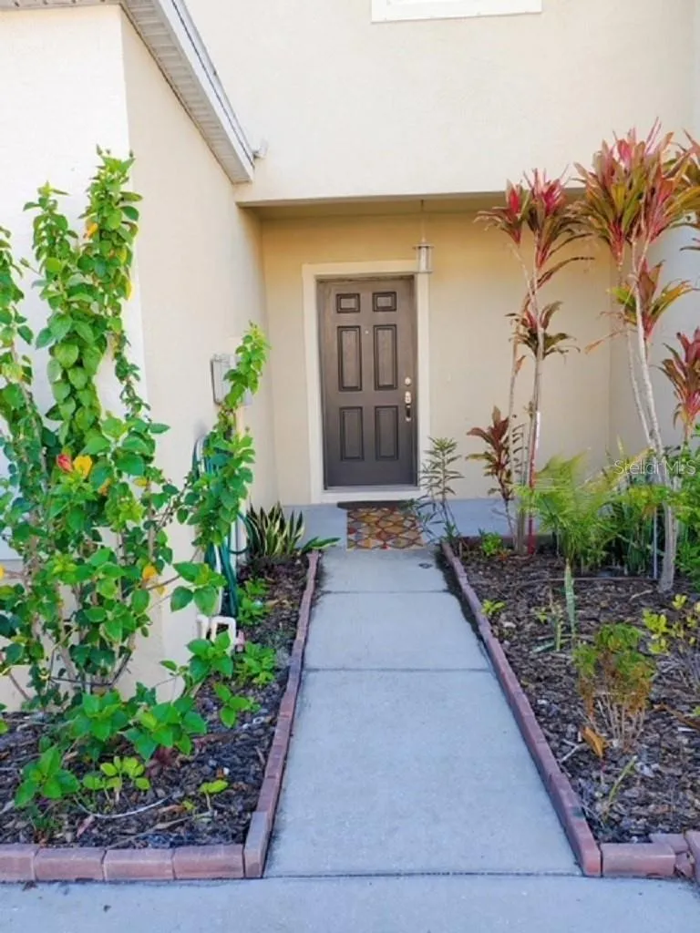 9907 HOUND CHASE DRIVE Gibsonton, FL 33534