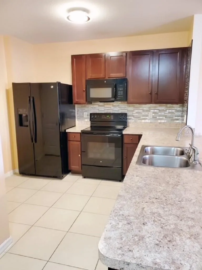 9907 HOUND CHASE DRIVE Gibsonton, FL 33534