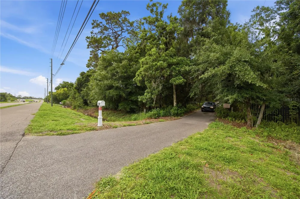 2271 KEYSTONE ROAD Tarpon Springs, FL 34688