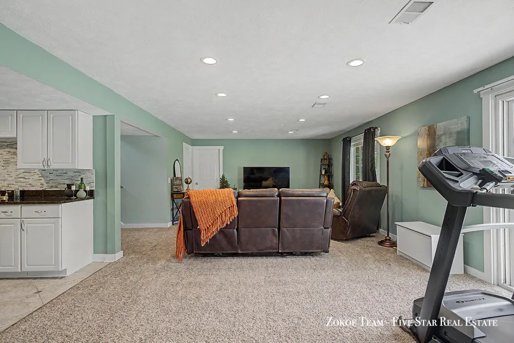 2130 Canterbury Lane Marne, MI 49435