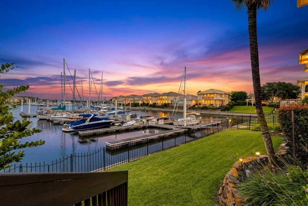 411 Harborside Way Kemah, TX 77565