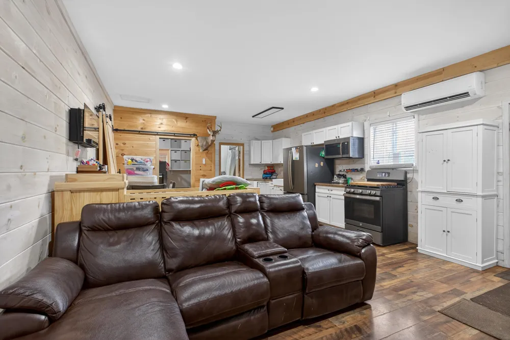 1284 Maple Grove Road Jackson, MI 49201