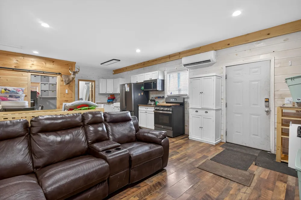 1284 Maple Grove Road Jackson, MI 49201