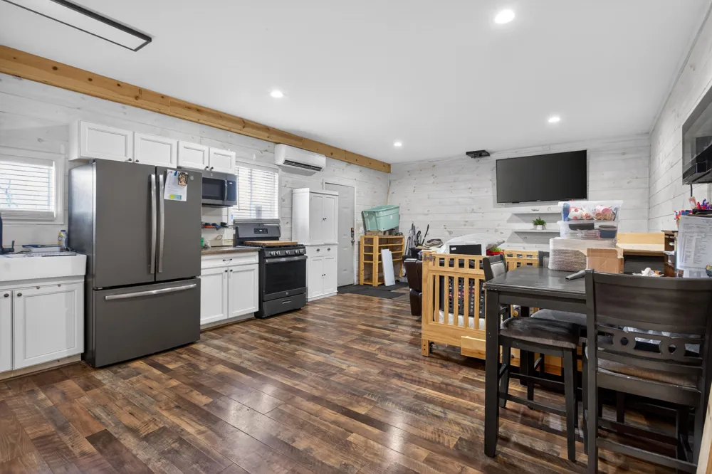 1284 Maple Grove Road Jackson, MI 49201