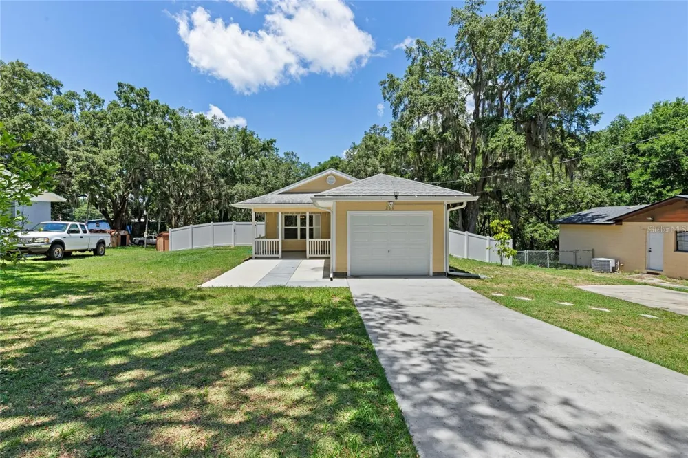 206 E CATAWBA Fruitland Park, FL 34731