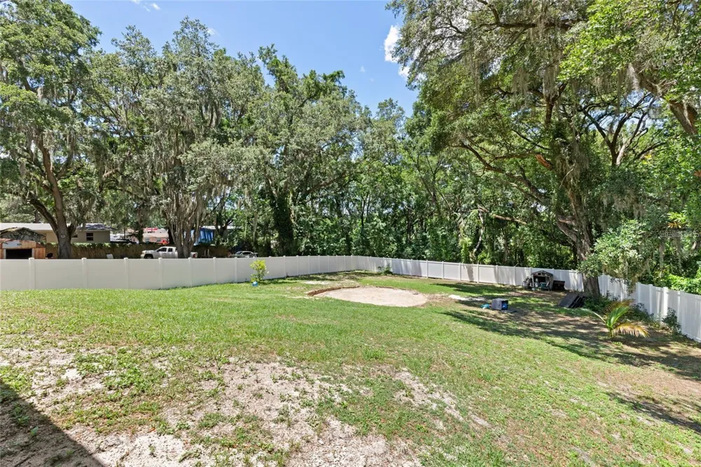 206 E CATAWBA Fruitland Park, FL 34731