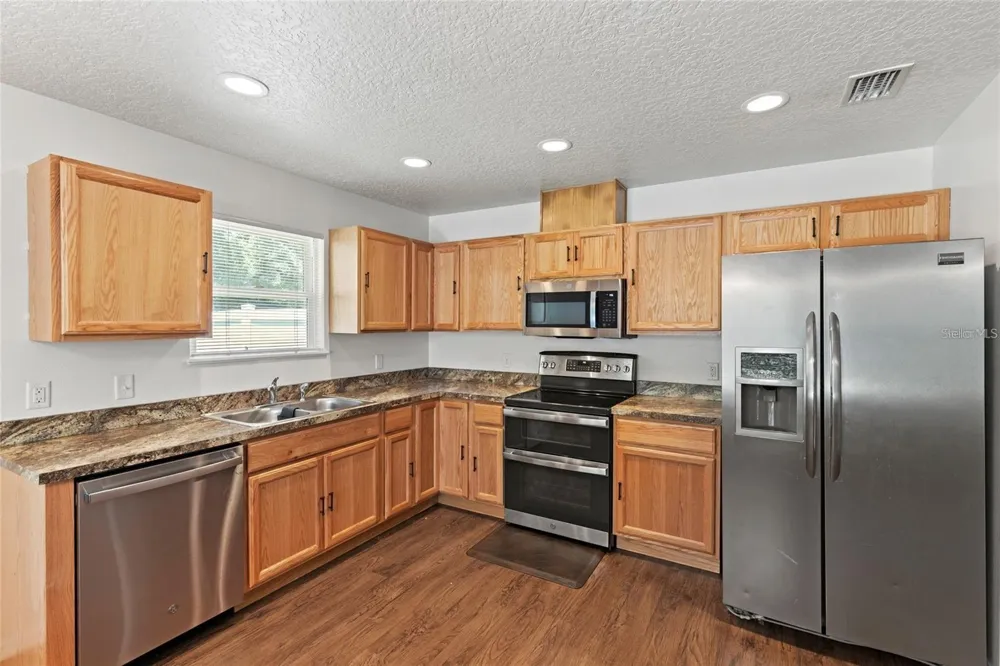 206 E CATAWBA Fruitland Park, FL 34731
