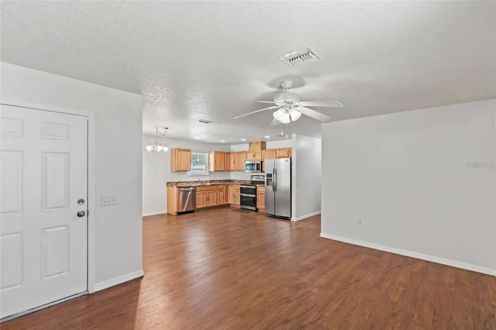 206 E CATAWBA Fruitland Park, FL 34731