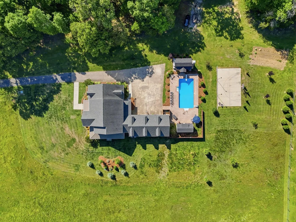 1876 Glass Mill Road Chickamauga, GA 30707