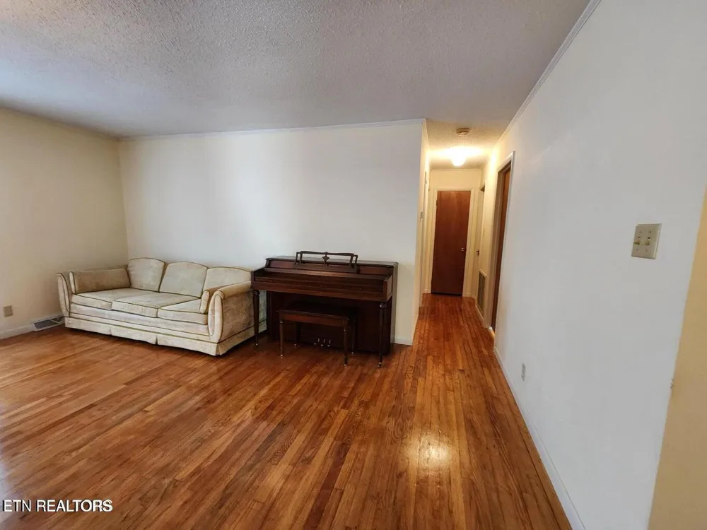 1506 Ridgeway Circle Athens, TN 37303
