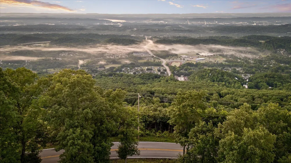E Brow Road Signal Mountain, TN 37377