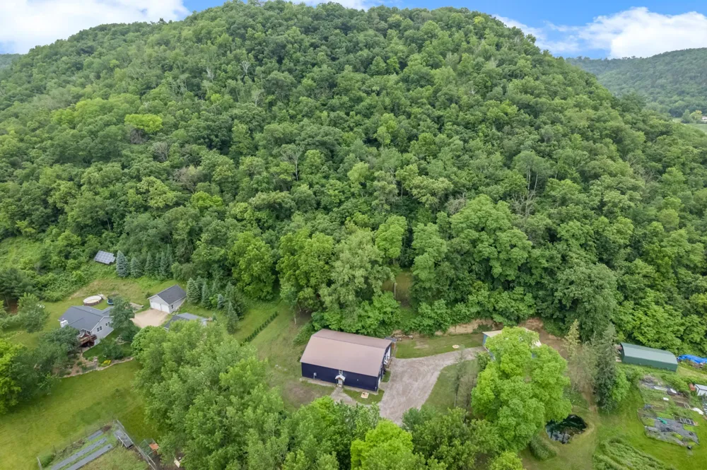 15315 County Road 25 Rollingstone, MN 55969