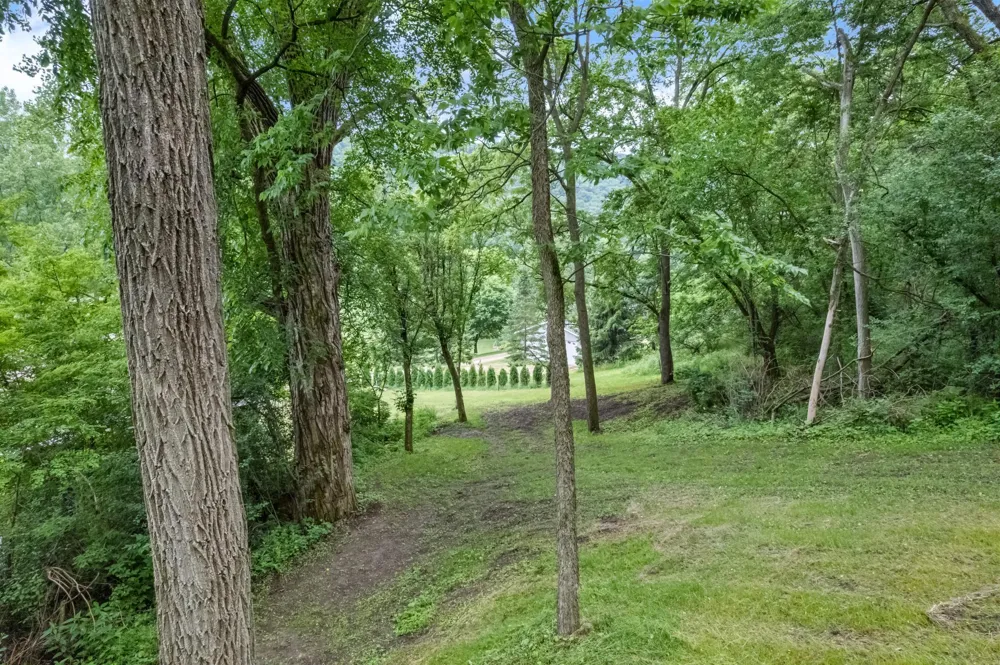 15315 County Road 25 Rollingstone, MN 55969