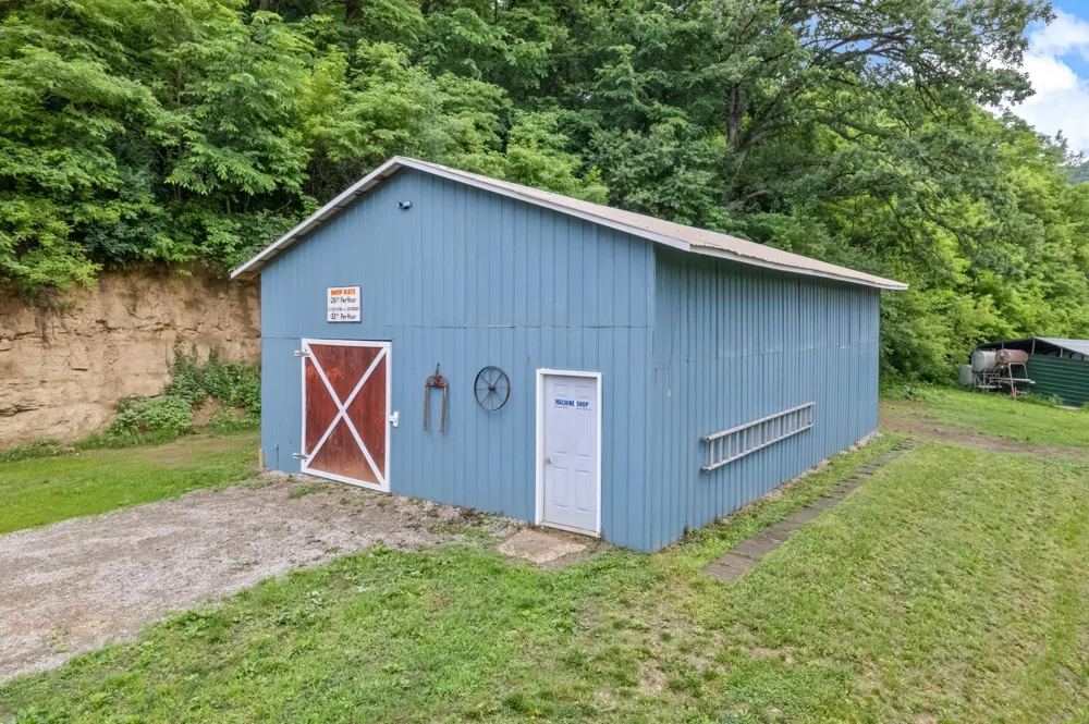 15315 County Road 25 Rollingstone, MN 55969
