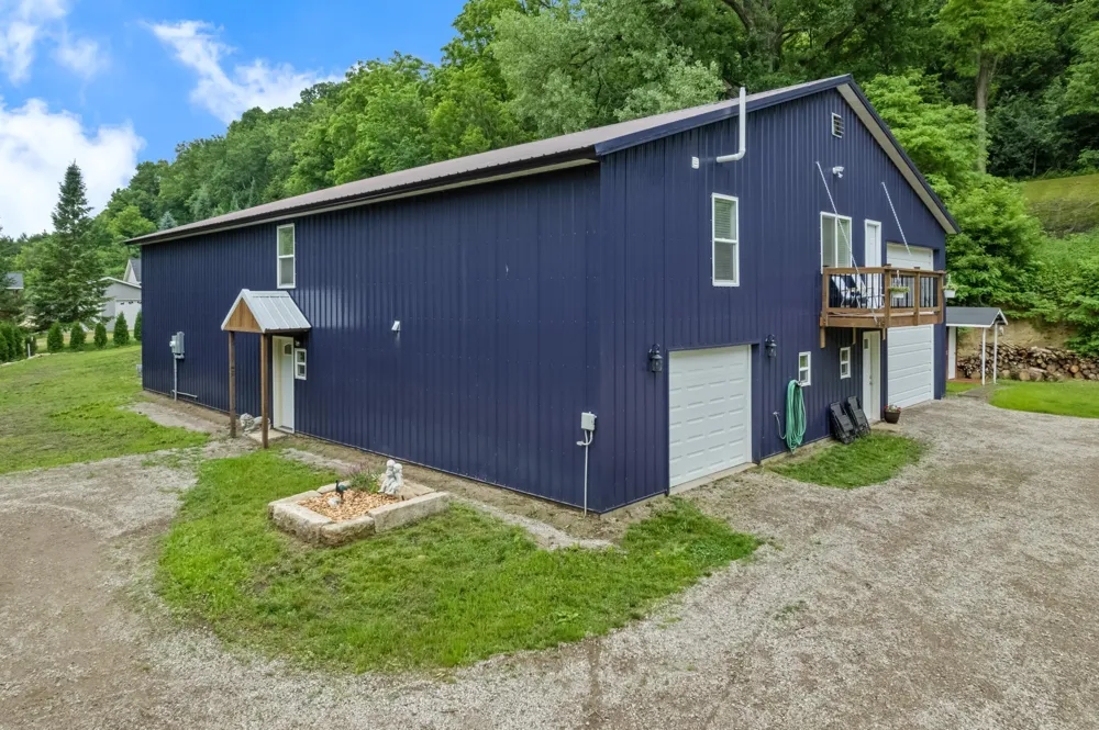 15315 County Road 25 Rollingstone, MN 55969