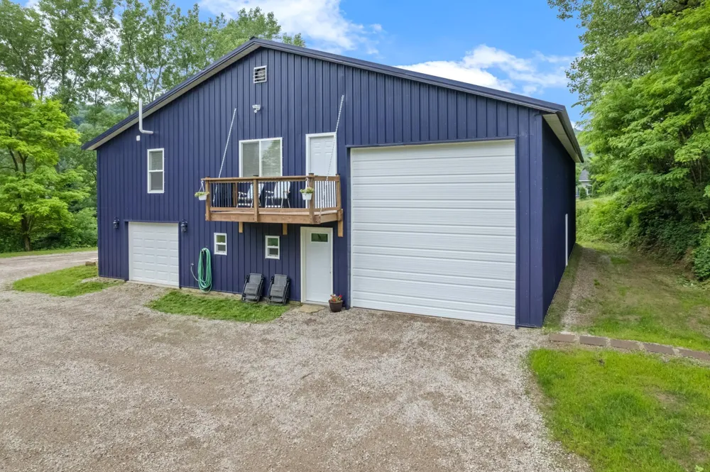15315 County Road 25 Rollingstone, MN 55969