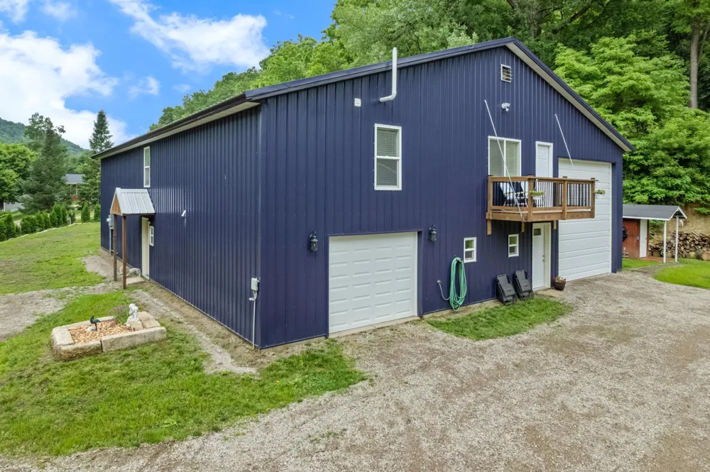 15315 County Road 25 Rollingstone, MN 55969