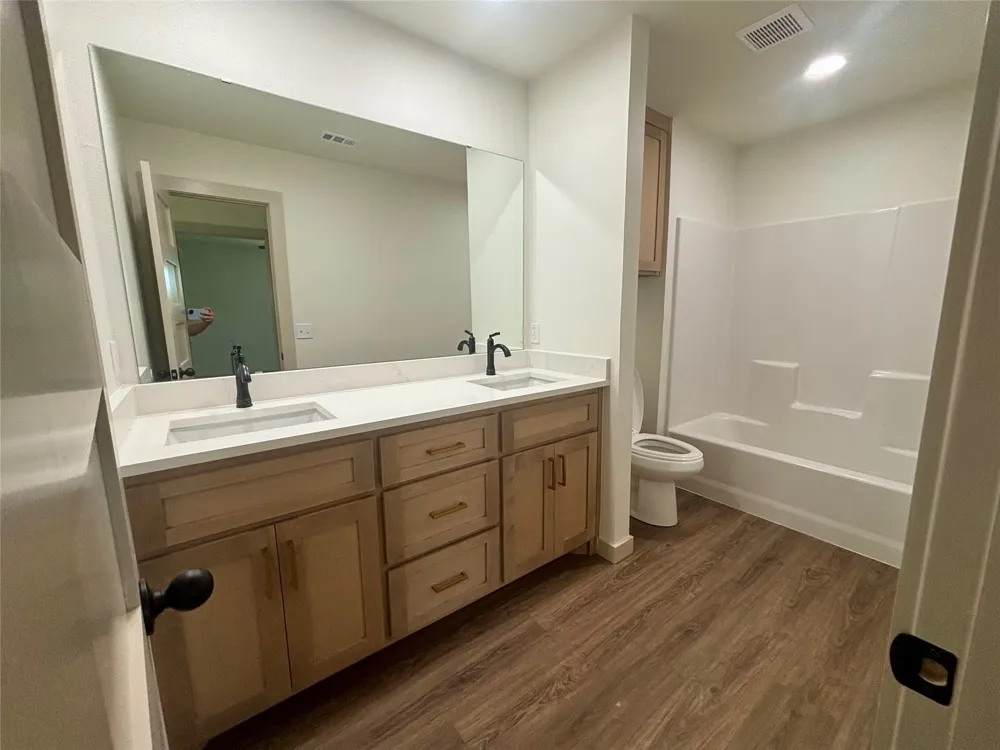 670 County Road 44050 Powderly, TX 75473