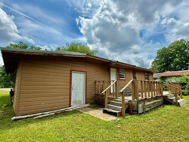 805 W 3rd Street Clarksville, TX 75426