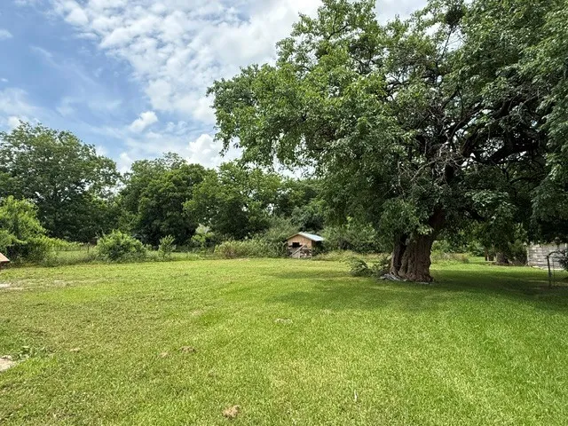 805 W 3rd Street Clarksville, TX 75426