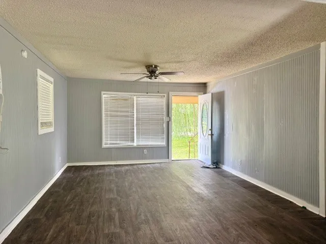 805 W 3rd Street Clarksville, TX 75426