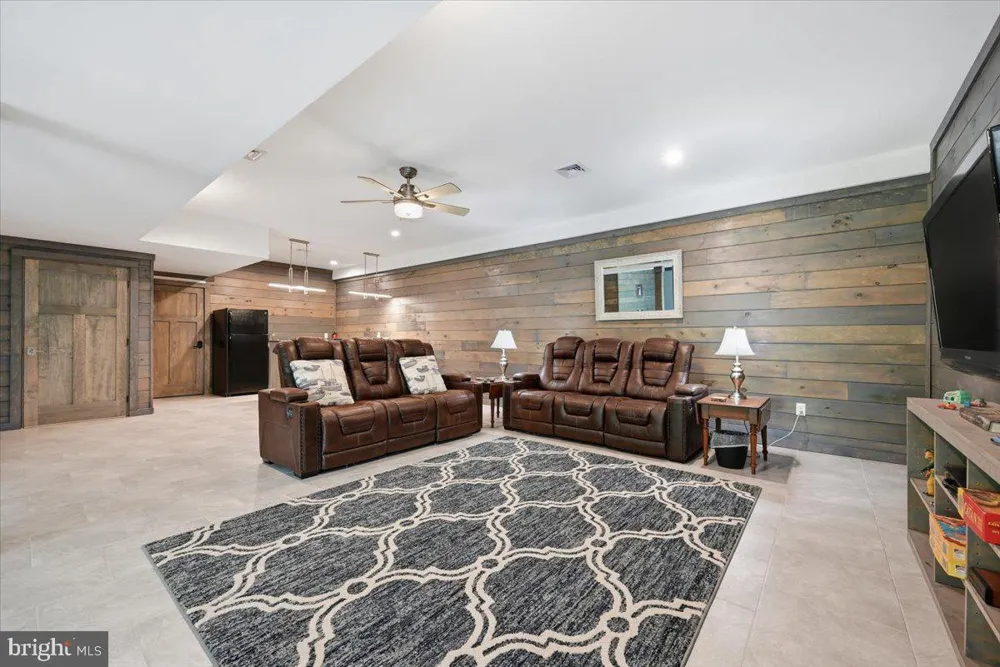 115 RIDGEWOOD LANE Hawley, PA 18428