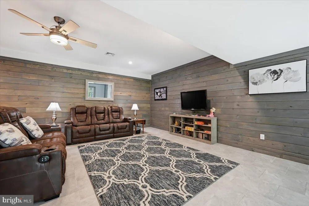 115 RIDGEWOOD LANE Hawley, PA 18428