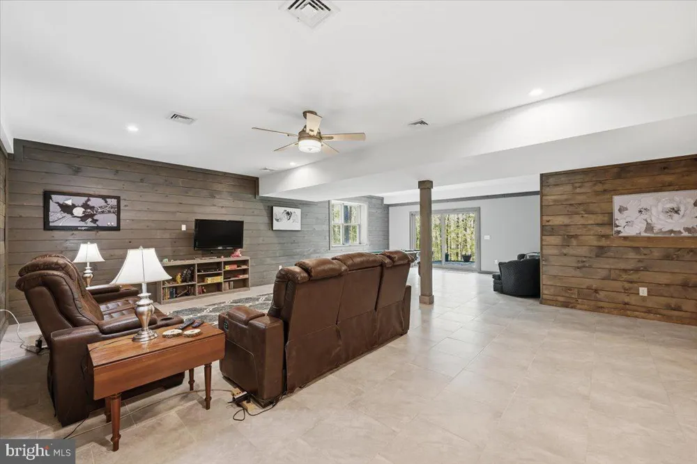 115 RIDGEWOOD LANE Hawley, PA 18428