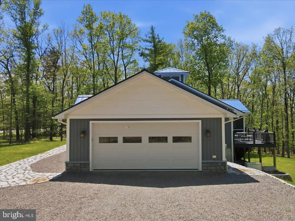 115 RIDGEWOOD LANE Hawley, PA 18428