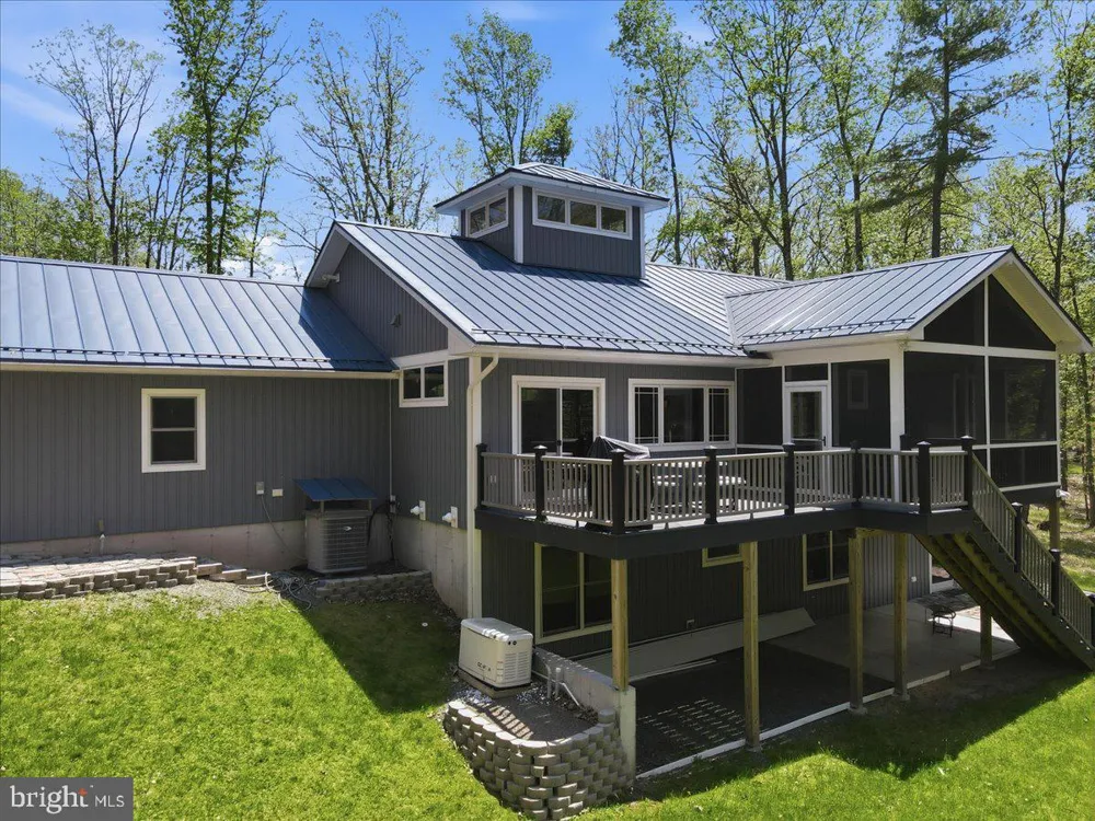 115 RIDGEWOOD LANE Hawley, PA 18428