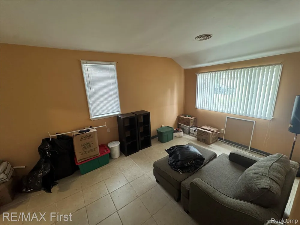 20200 Westhampton Avenue Southfield City, MI 48075