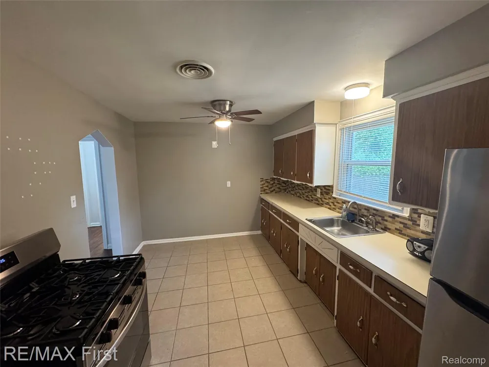20200 Westhampton Avenue Southfield City, MI 48075